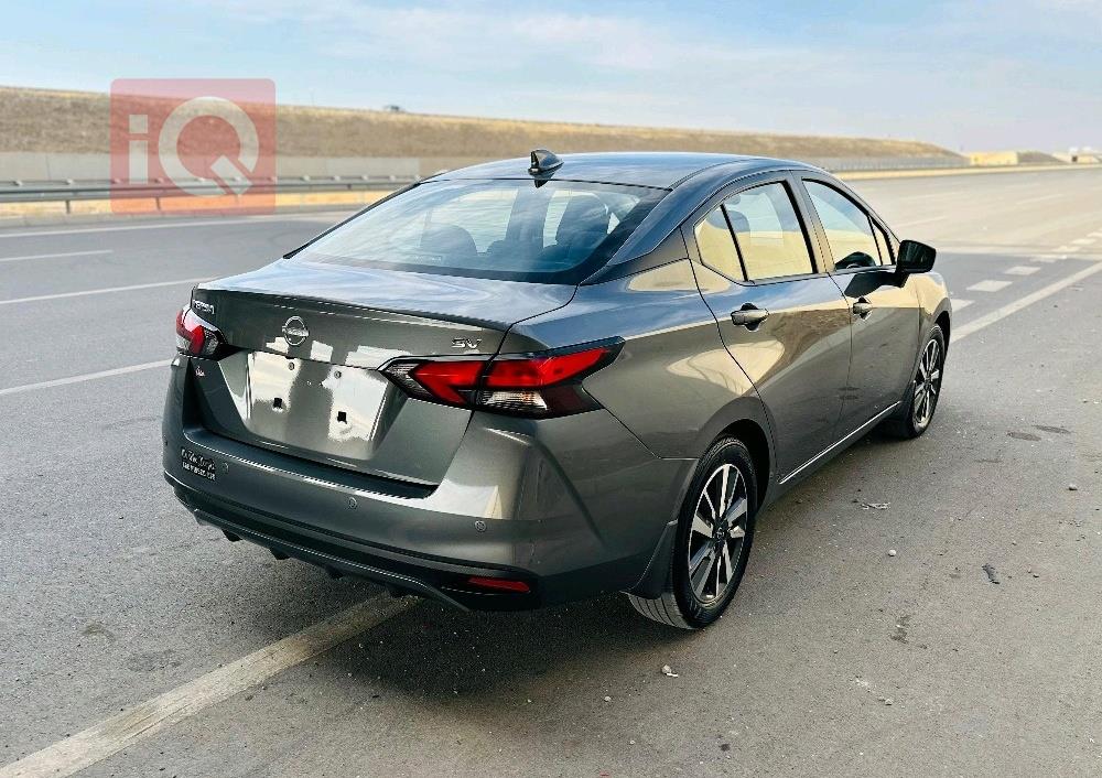 نيسان فيرسا